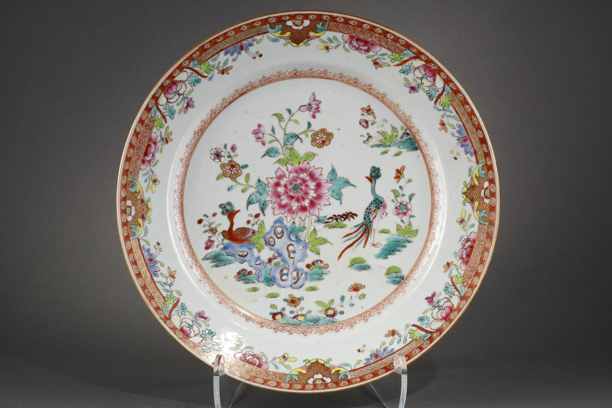 Dish porcelain Famille rose decorated with two birds and flowers
